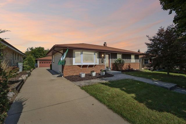 2434 W Edgerton AVENUE, Milwaukee, WI 53221