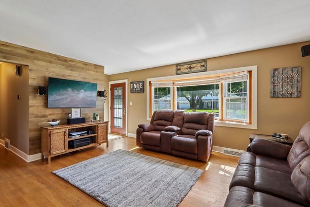 2434 W Edgerton AVENUE, Milwaukee, WI 53221