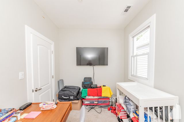 2923 N Avers Avenue 2, Chicago, IL 60618