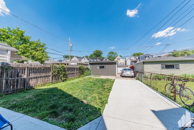 2923 N Avers Avenue 2, Chicago, IL 60618