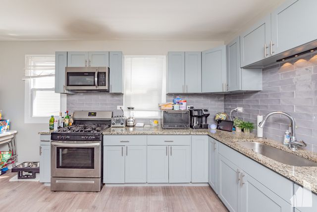 2923 N Avers Avenue 2, Chicago, IL 60618