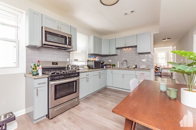 2923 N Avers Avenue 2, Chicago, IL 60618