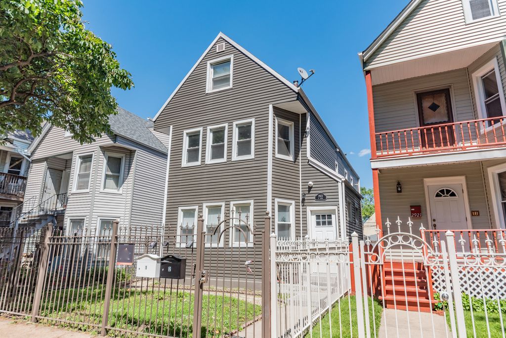 2923 N Avers Avenue 2, Chicago, IL 60618