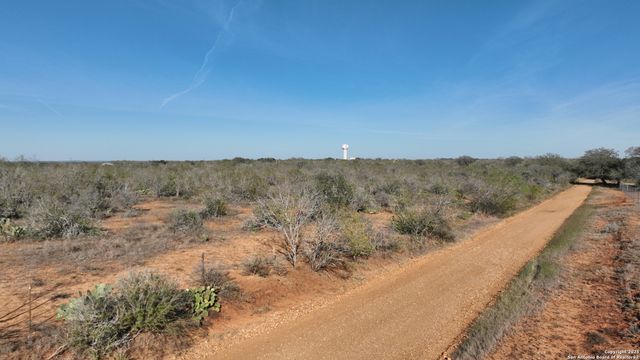 001 CR 307, Jourdanton, TX 78026