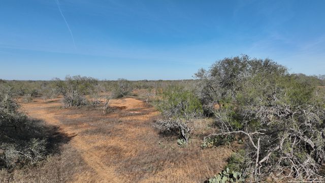 001 CR 307, Jourdanton, TX 78026