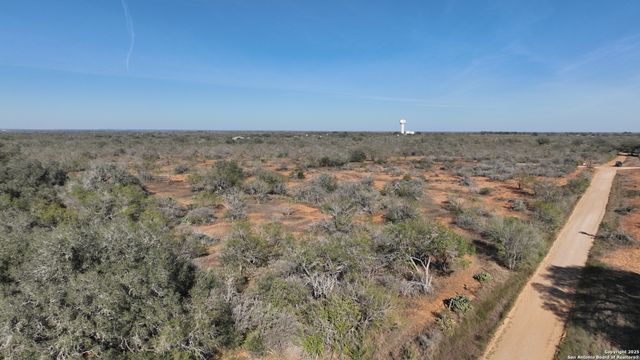 001 CR 307, Jourdanton, TX 78026