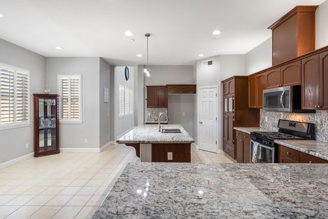 6208 W Menlo Avenue, Fresno, CA 93722