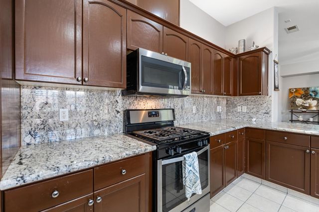 6208 W Menlo Avenue, Fresno, CA 93722