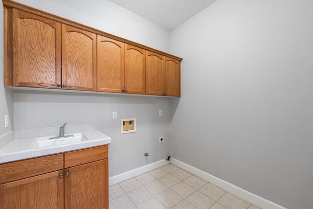 6208 W Menlo Avenue, Fresno, CA 93722