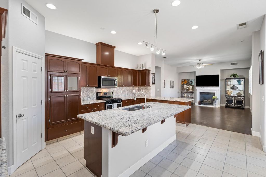 Image 13 of property listing at 6208 W Menlo Avenue, Fresno, CA 93722