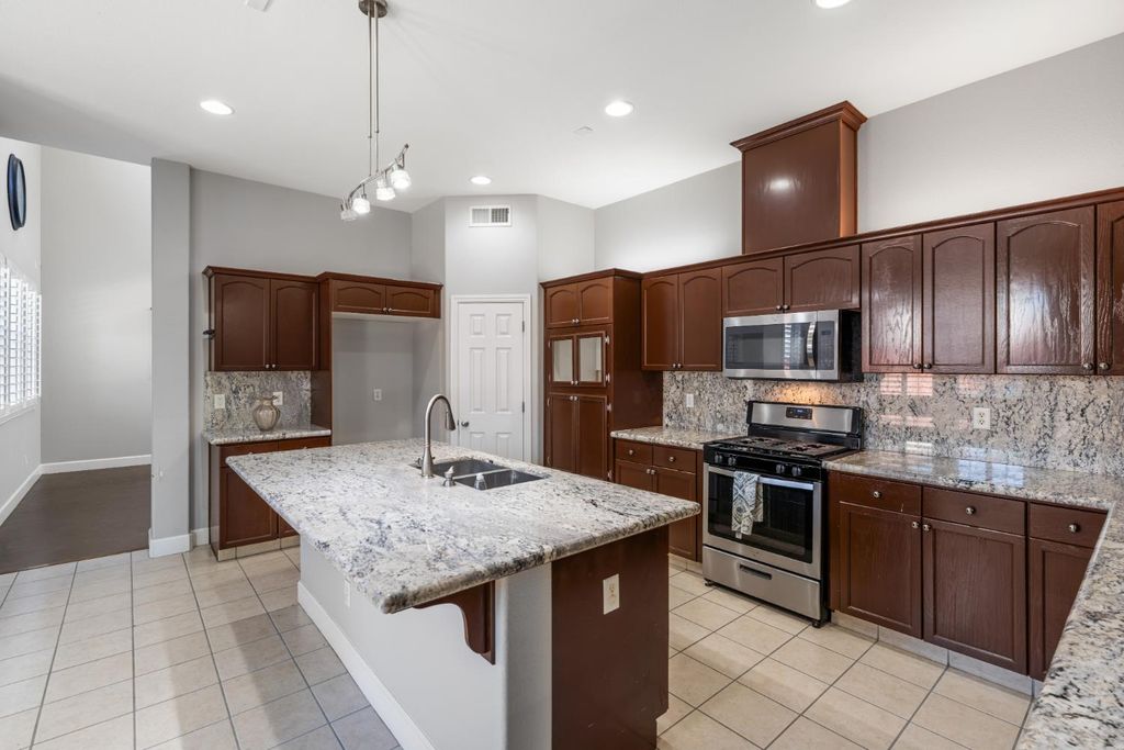 Image 14 of property listing at 6208 W Menlo Avenue, Fresno, CA 93722