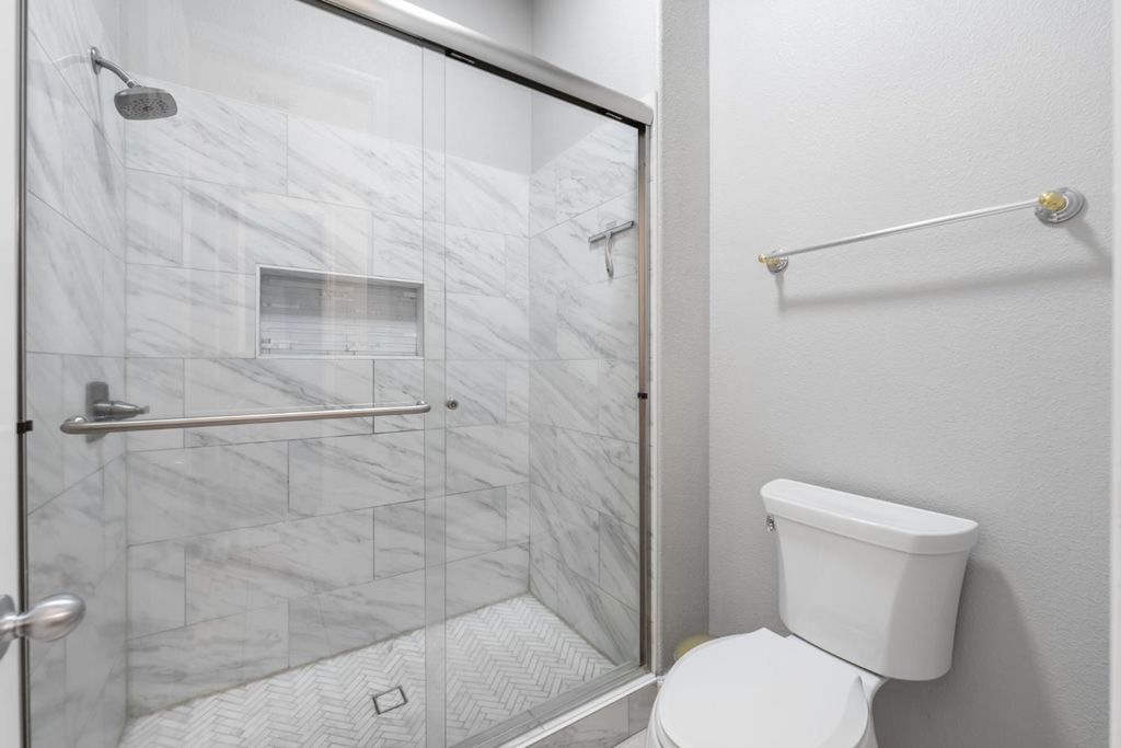Image 40 of property listing at 6208 W Menlo Avenue, Fresno, CA 93722
