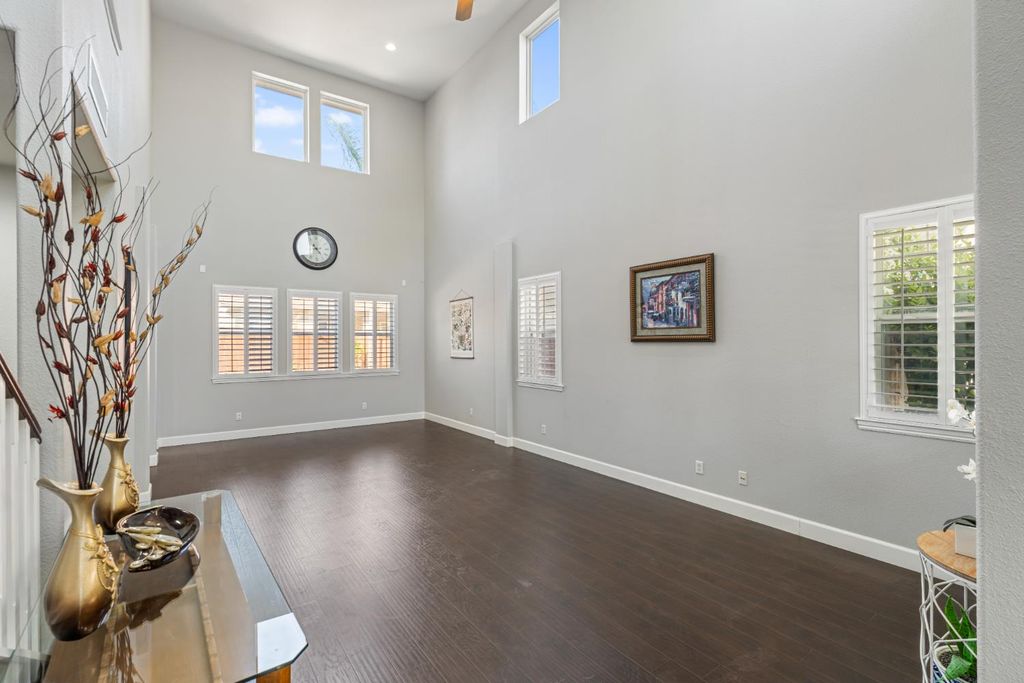 Image 9 of property listing at 6208 W Menlo Avenue, Fresno, CA 93722