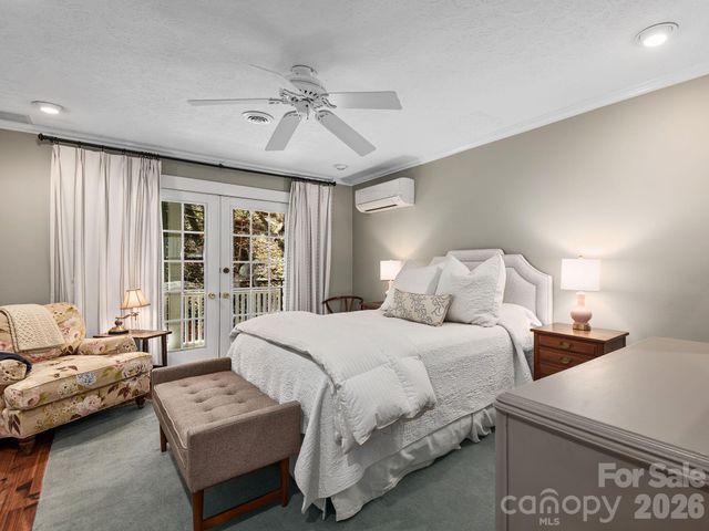 67 Cherokee Road, Asheville, NC 28801