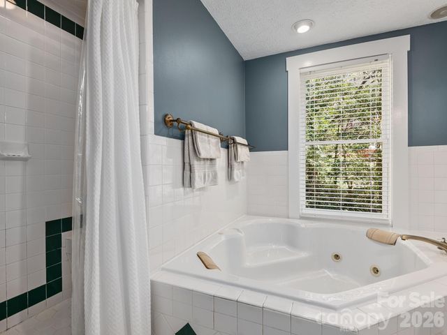 67 Cherokee Road, Asheville, NC 28801