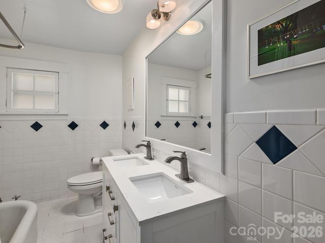 67 Cherokee Road, Asheville, NC 28801