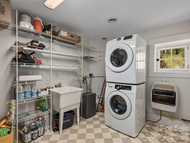67 Cherokee Road, Asheville, NC 28801