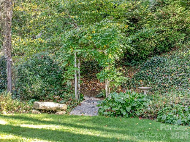 67 Cherokee Road, Asheville, NC 28801