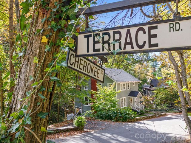 67 Cherokee Road, Asheville, NC 28801