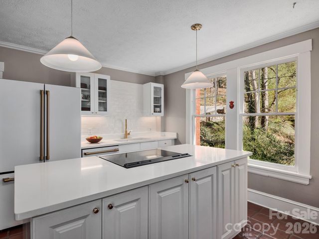 67 Cherokee Road, Asheville, NC 28801