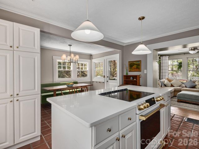 67 Cherokee Road, Asheville, NC 28801