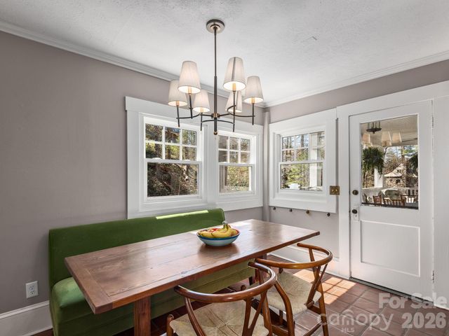 67 Cherokee Road, Asheville, NC 28801