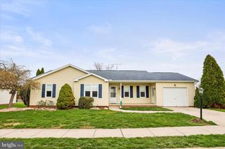 24 ASHFIELD DR, Littlestown, PA 17340