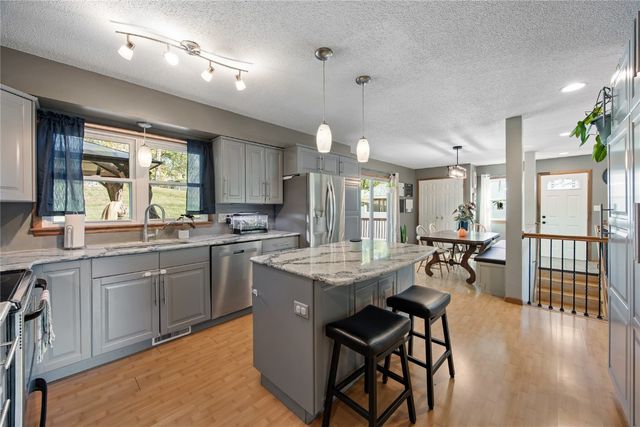 949 Westwood Drive NW, Cedar Rapids, IA 52405