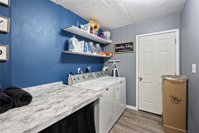 949 Westwood Drive NW, Cedar Rapids, IA 52405