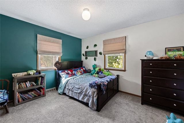 949 Westwood Drive NW, Cedar Rapids, IA 52405