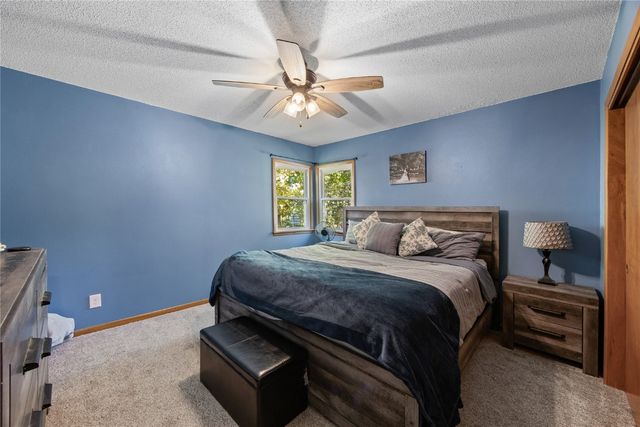 949 Westwood Drive NW, Cedar Rapids, IA 52405