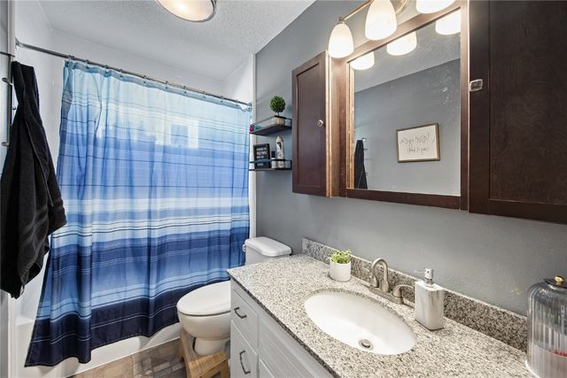 949 Westwood Drive NW, Cedar Rapids, IA 52405