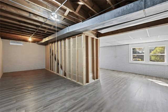 949 Westwood Drive NW, Cedar Rapids, IA 52405