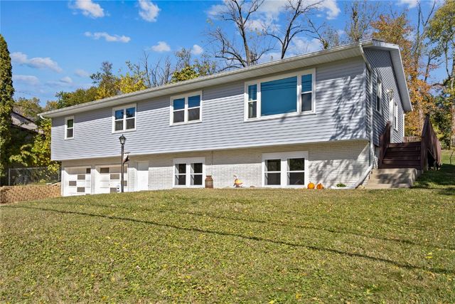 949 Westwood Drive NW, Cedar Rapids, IA 52405