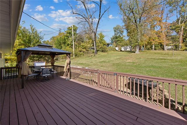 949 Westwood Drive NW, Cedar Rapids, IA 52405