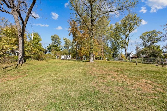 949 Westwood Drive NW, Cedar Rapids, IA 52405