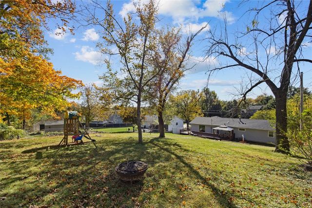 949 Westwood Drive NW, Cedar Rapids, IA 52405