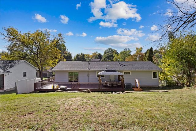 949 Westwood Drive NW, Cedar Rapids, IA 52405