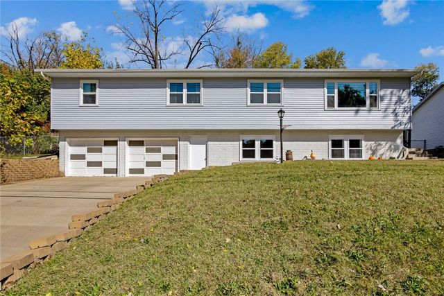 949 Westwood Drive NW, Cedar Rapids, IA 52405
