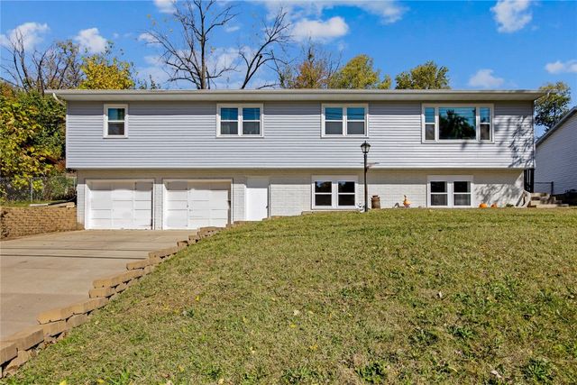 949 Westwood Drive NW, Cedar Rapids, IA 52405