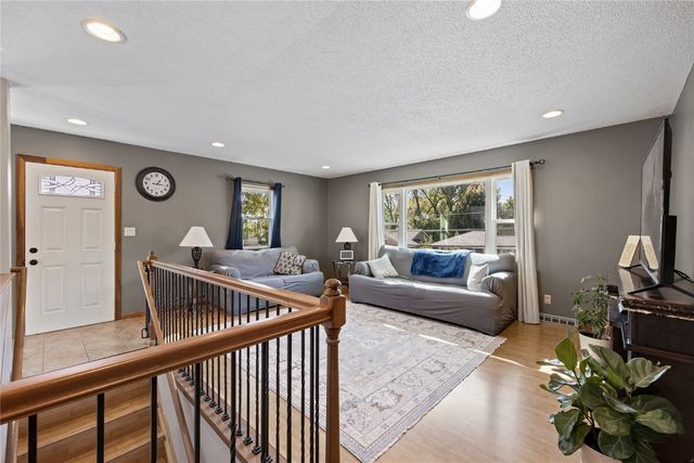 949 Westwood Drive NW, Cedar Rapids, IA 52405