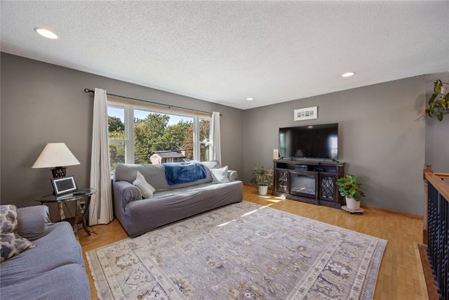 949 Westwood Drive NW, Cedar Rapids, IA 52405