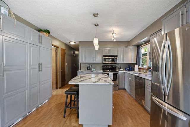 949 Westwood Drive NW, Cedar Rapids, IA 52405