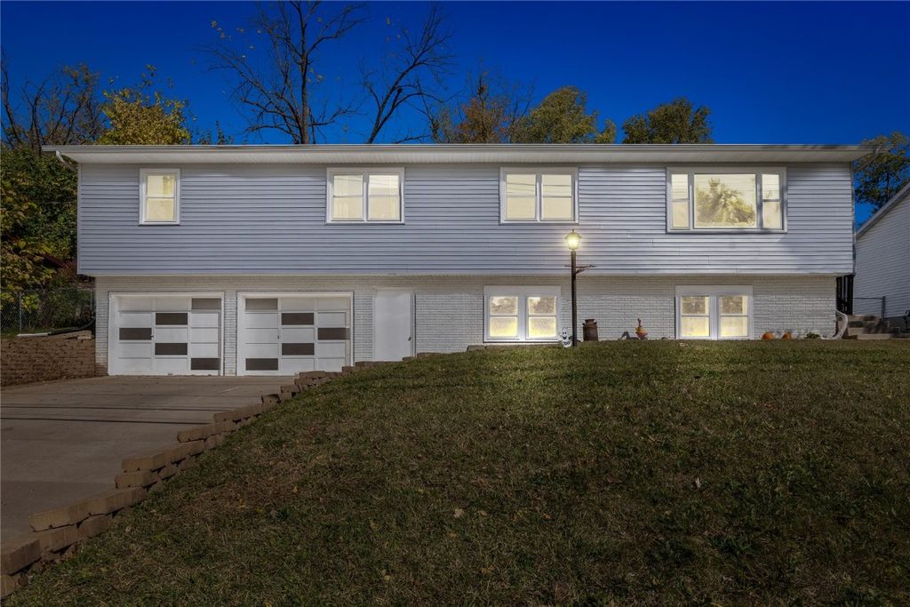 949 Westwood Drive NW, Cedar Rapids, IA 52405