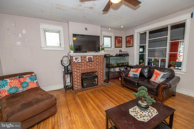 954 WAKELING ST, Philadelphia, PA 19124