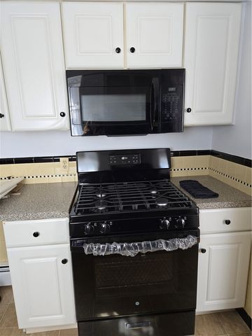 839 Greenwich Avenue, Warwick, RI 02886