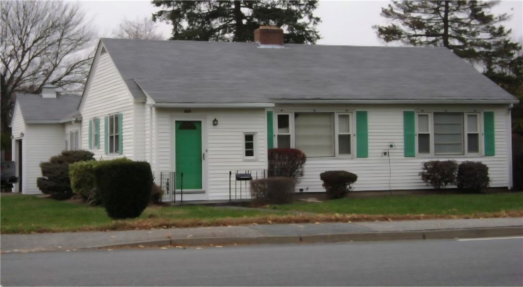 839 Greenwich Avenue, Warwick, RI 02886