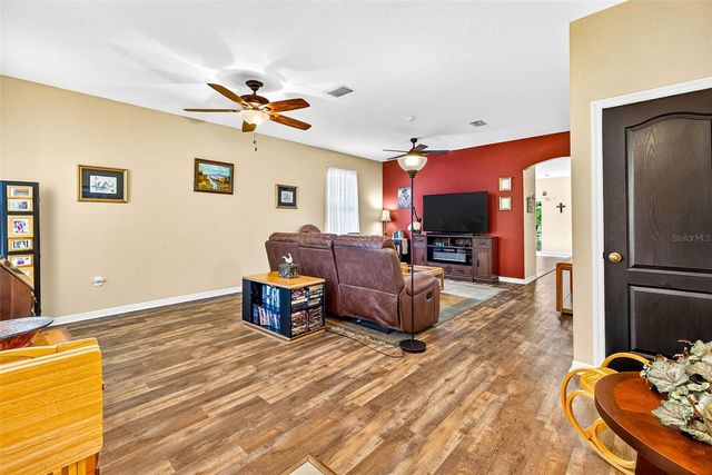 2716 WALDEN WOODS DRIVE, Plant City, FL 33566