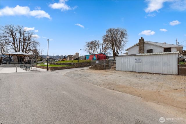 415 Walker St, Wenatchee, WA 98801