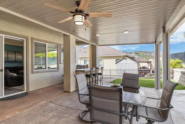 121 Athena Dr, Copperopolis, CA 95228